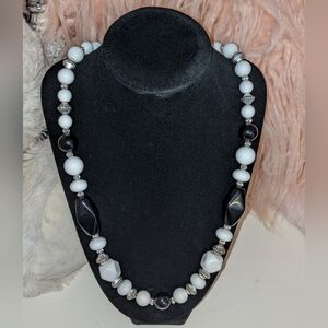 Ladies Vintage Black, White & Silver Beaded 24" Necklace